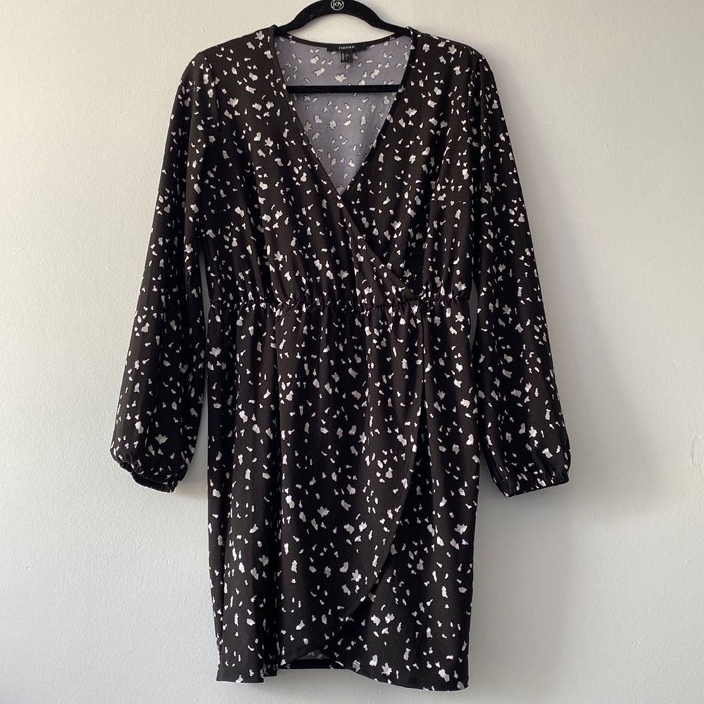 Forever 21 black printed long sleeve dress size L